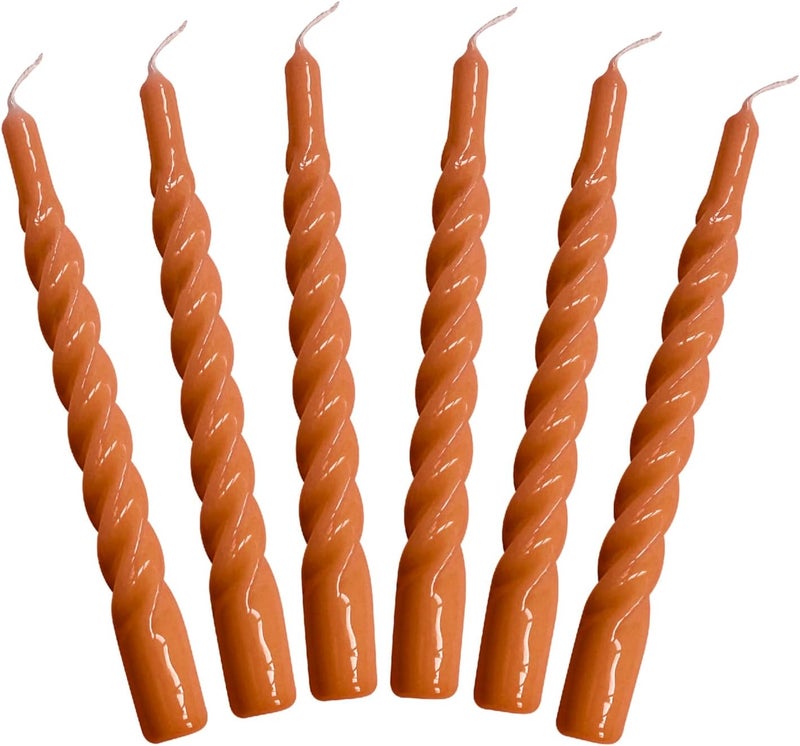شموع “Candles with a Twist®”， مصنوعة في إيطاليا، متوفرة بـ 25 لونًا، شموع للعشاء، شموع ملتوية تحترق لمدة 5 ساعات، شموع مخروطية الشكل، مطلية، مجموعة هدايا من الشموع بدون رائحة، 6 قطع. الحجم: 2.2 × 21 سم (لون التراكوتا). - Image 1