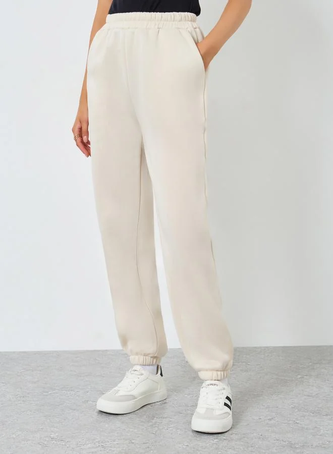 ستايلي جوغر سادة بخصر مطاطي وحواف بأساور