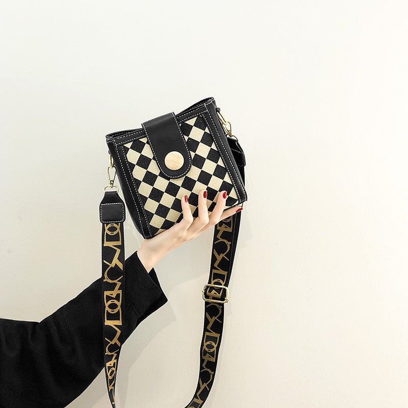 High-Grade Texture Small Bag Women'S 2022 New Fashion Checkerboard Crossbody Bag Niche Instagram Wide Shoulder Bucket Bag - Image 2