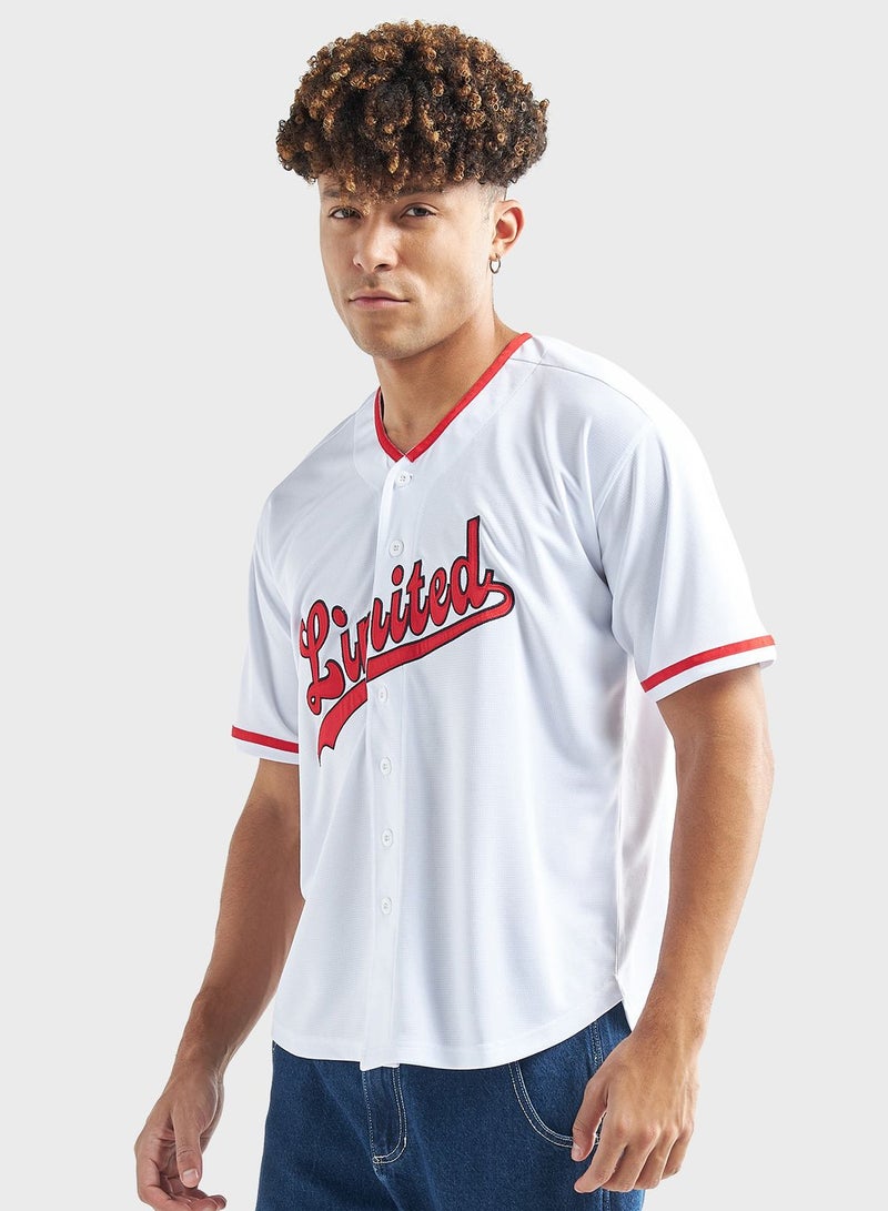 FAV قميص بأزرار مطبوعة بتصميم طباعة الخطوط - Image 1