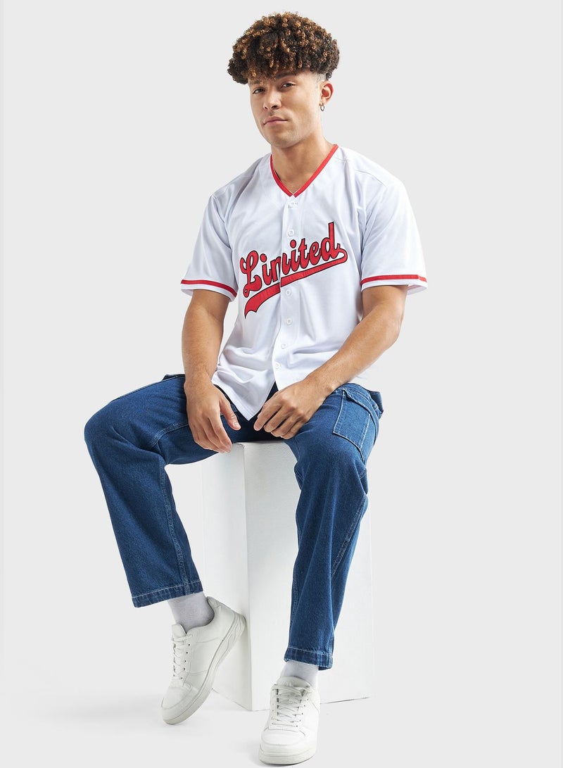 FAV قميص بأزرار مطبوعة بتصميم طباعة الخطوط - Image 4