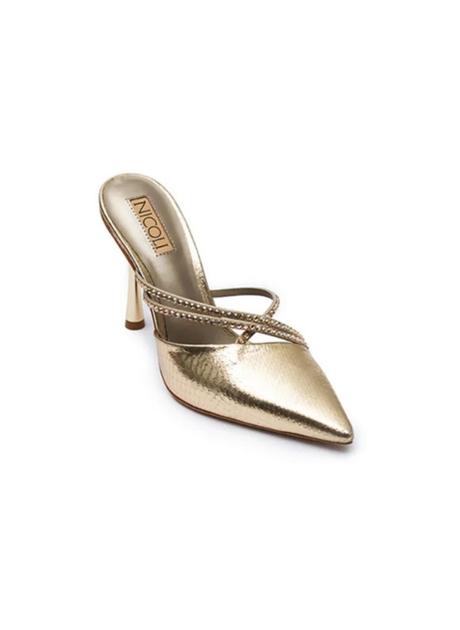 نيكولي Classy Pumps stealing light with it's metallic shine