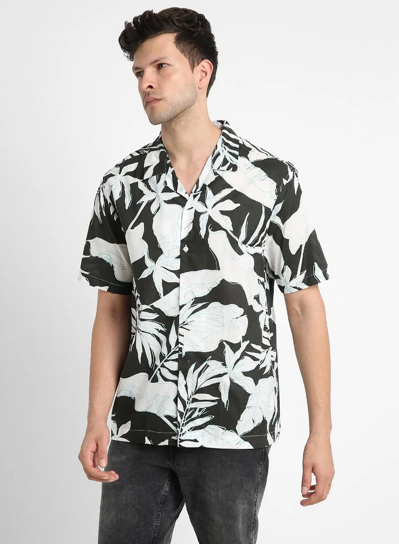 دينيس لينغو Relaxed Fit Black Shirt for Men - Denim, Solid, Cuban Collar, Half Sleeves, Casual Look