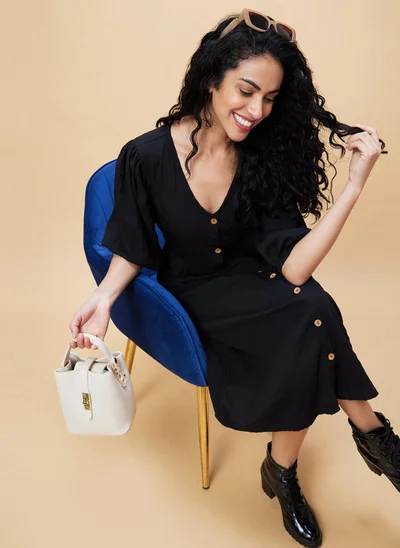 جلو باص Globus Women Black Self Design V-Neck Smocked Fit And Flare Midi Dress