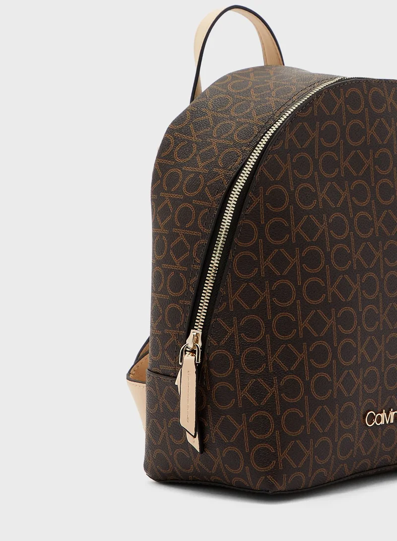 كالفن كلاين شنطة ظهر صغيرة