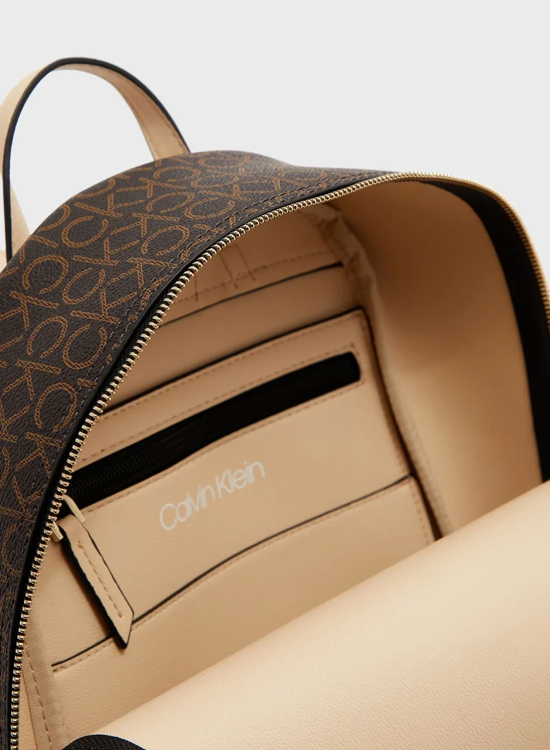 كالفن كلاين شنطة ظهر صغيرة