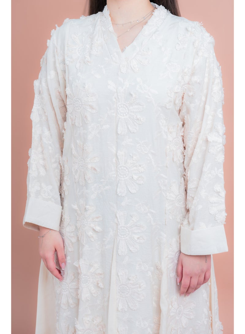 اكسا جلابية مطرزة بتلات ناعمة - Image 3