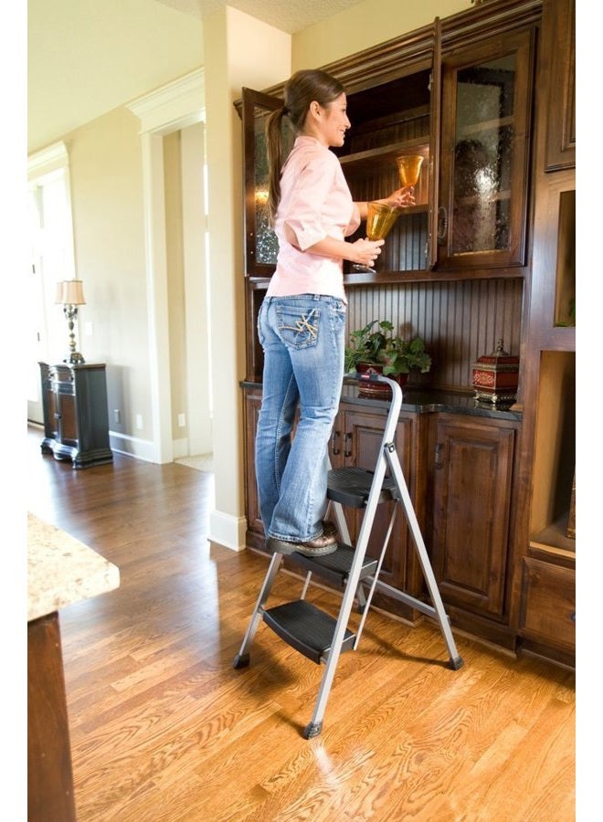 Rubbermaid سلم معدني قابل للطي RM-3W 3 خطوات مع مقبض يد، سعة 200 رطل، فضي - Image 3