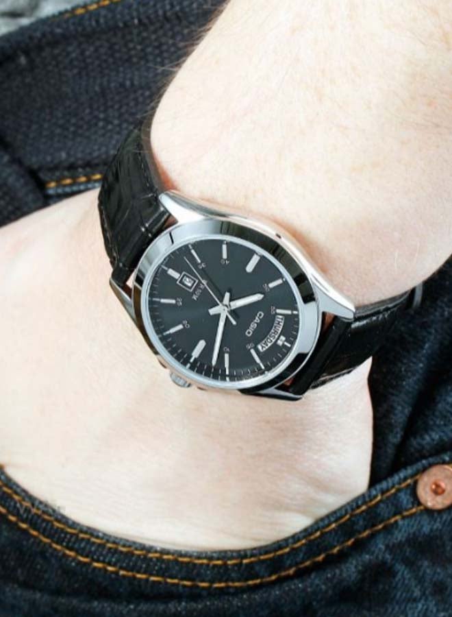 CASIO Men Leather Analog Wrist Watch MTP-1370L-1AVDF - Image 3