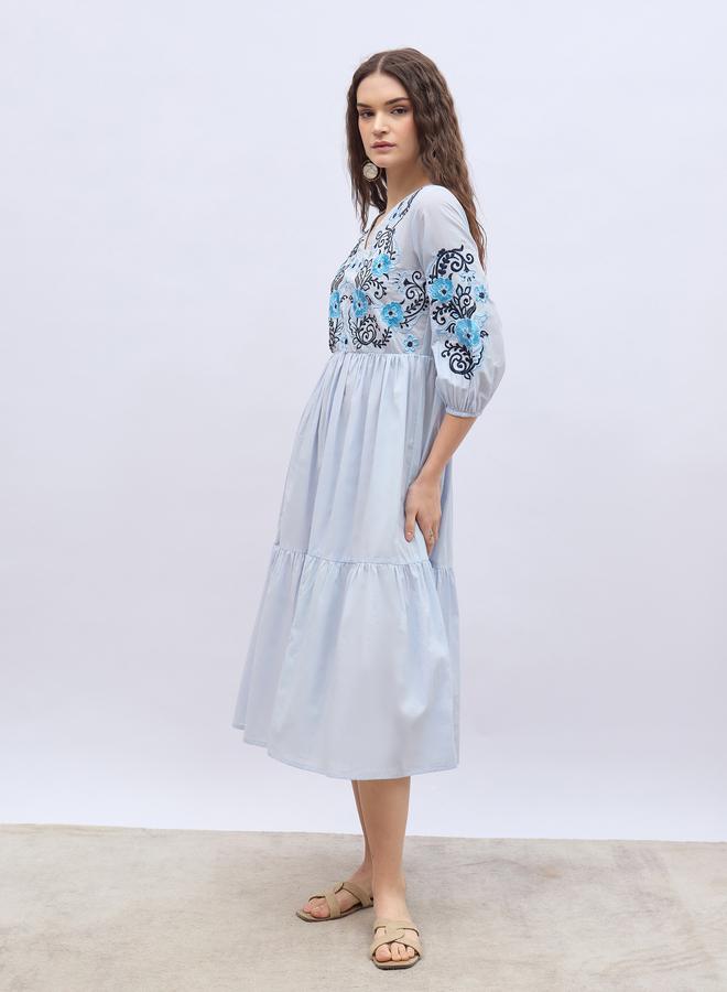 ستايلي فستان مطرز بالزهور - Image 3