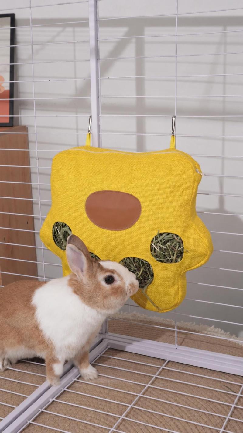 Hay Bag for Small Pets, Cotton and Linen Material, 29*24*4cm Size, 110G Weight, 1 Piece, Multi-Hole Shared Feeding Structure, Extra-Large Capacity, Practical Hanging Function, Suitable for Rabbits Chinchillas Guinea Pigs Hamsters - Image 5