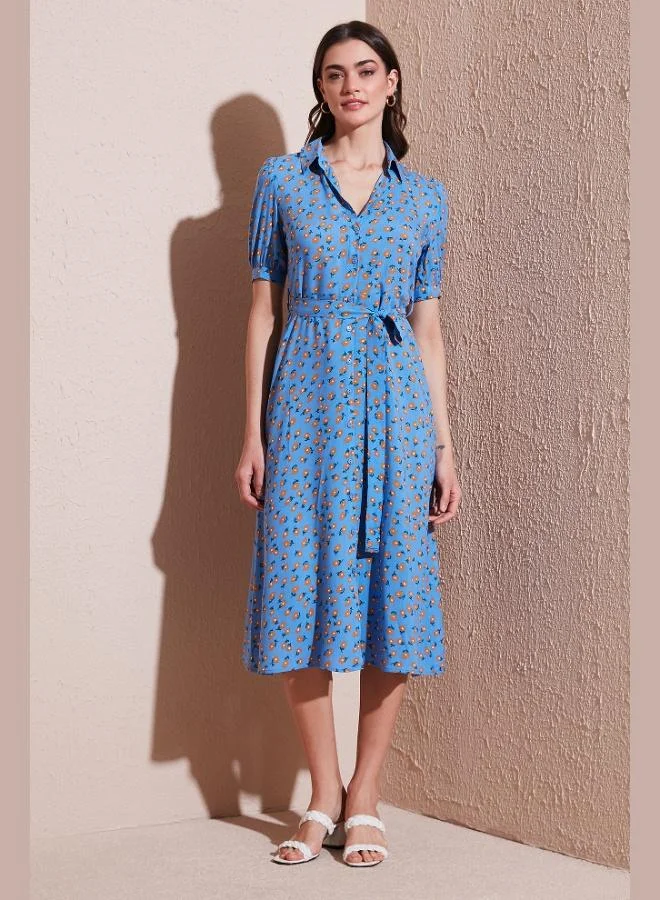 ليلا فستان قميص نسائي متوسط الطول بحزام وفتحة جانبية بنقشة ليلا