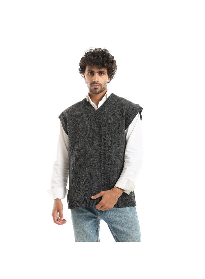 سيزار فيست صوف رجالي برقبة علي شكل سبعة وبدون أكمام - Image 1