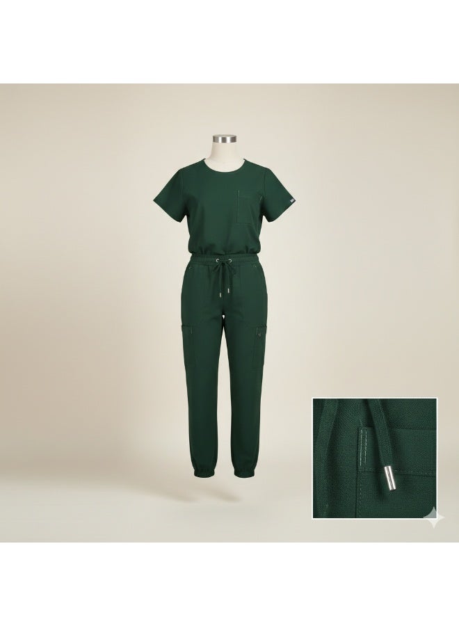 سكراب طبي بأكمام قصيرة باللون الأخضر الداكن مناسب للاستخدام اليومي في المستشفيات والعيادات. تصميم عملي بخامة مريحة للحركة وسهلة العناية والتنظيف. - Image 3