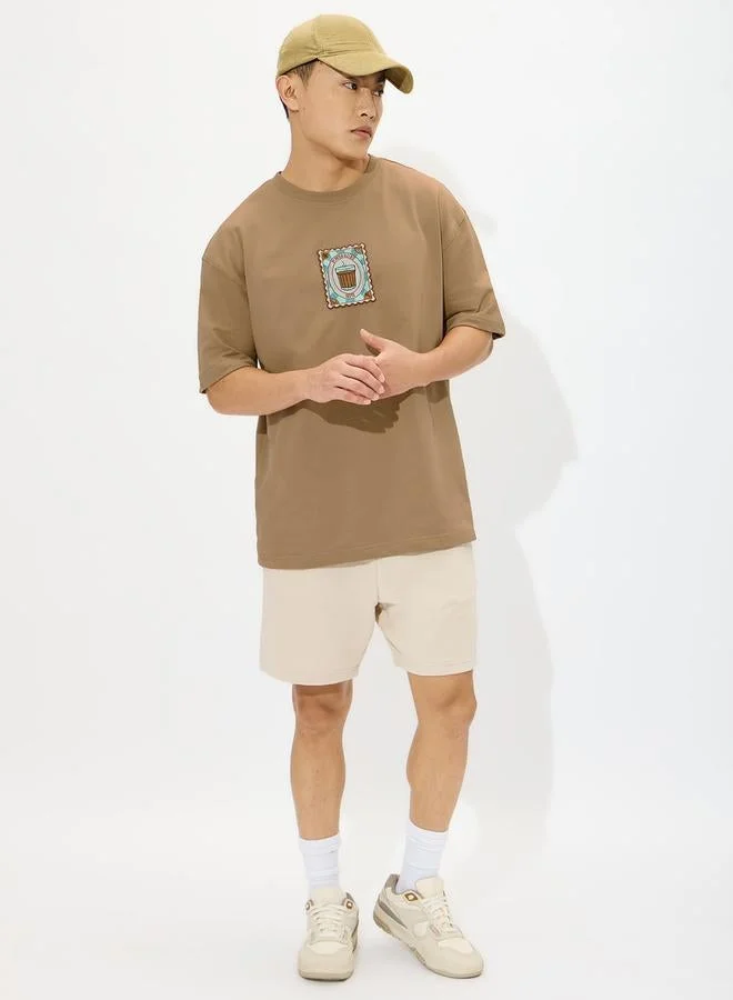 ذا سوليد ستور تيشيرت بتفاصيل شارة وقصة واسعة