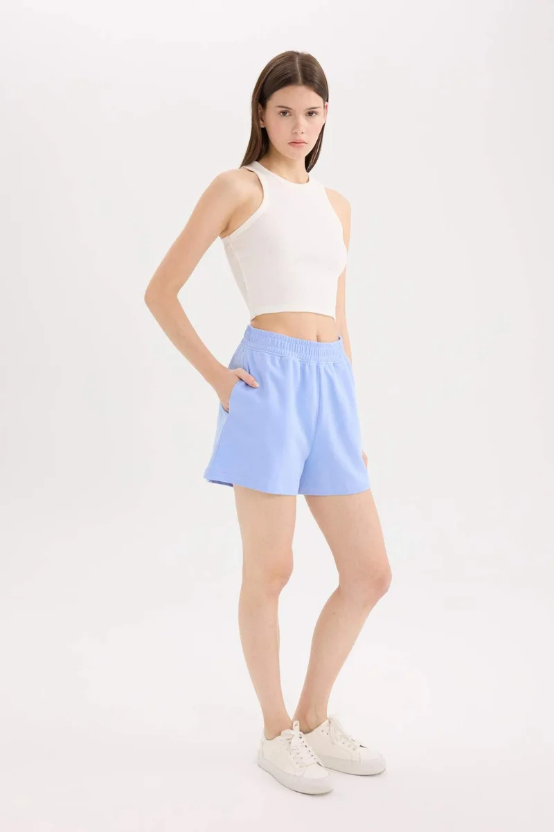 ديفاكتو Straight Leg Shorts