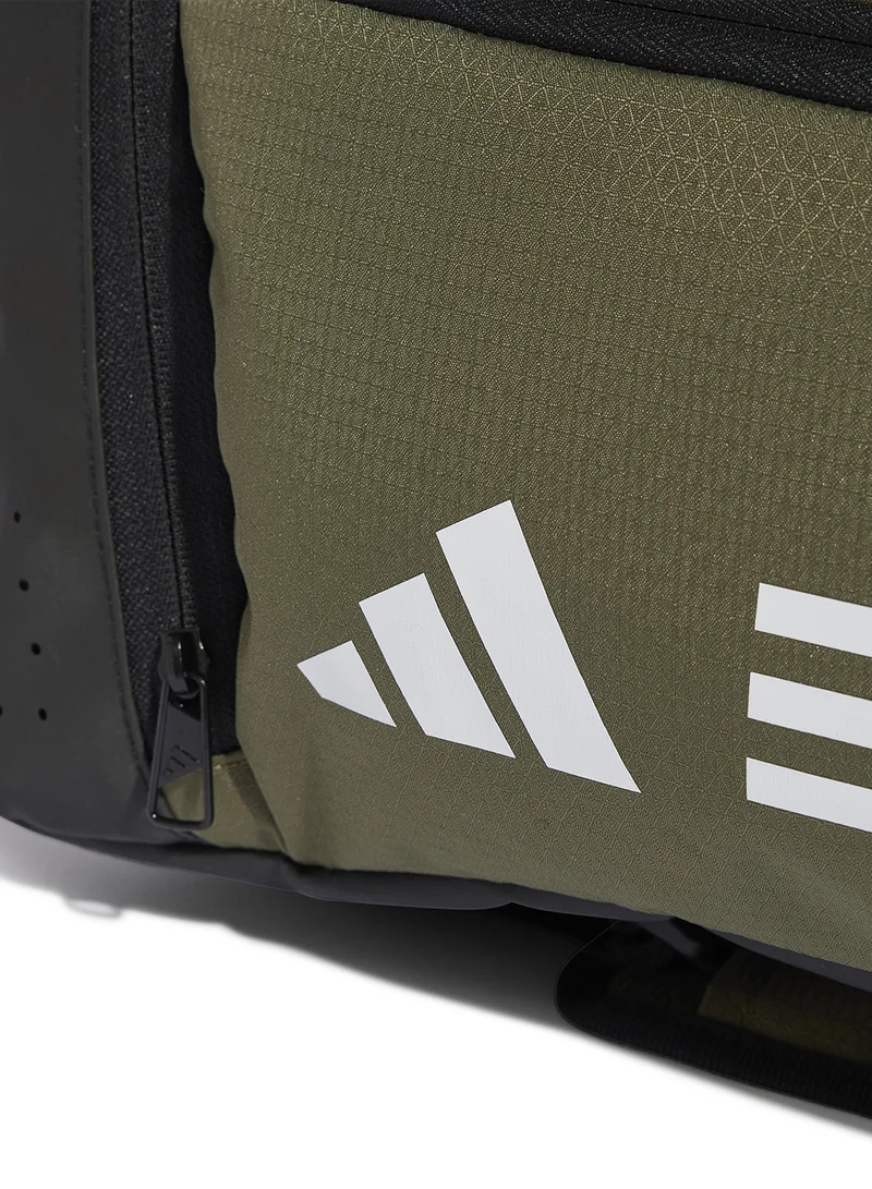 adidas حقيبة دافل صغيرة أساسية بثلاث خطوط
