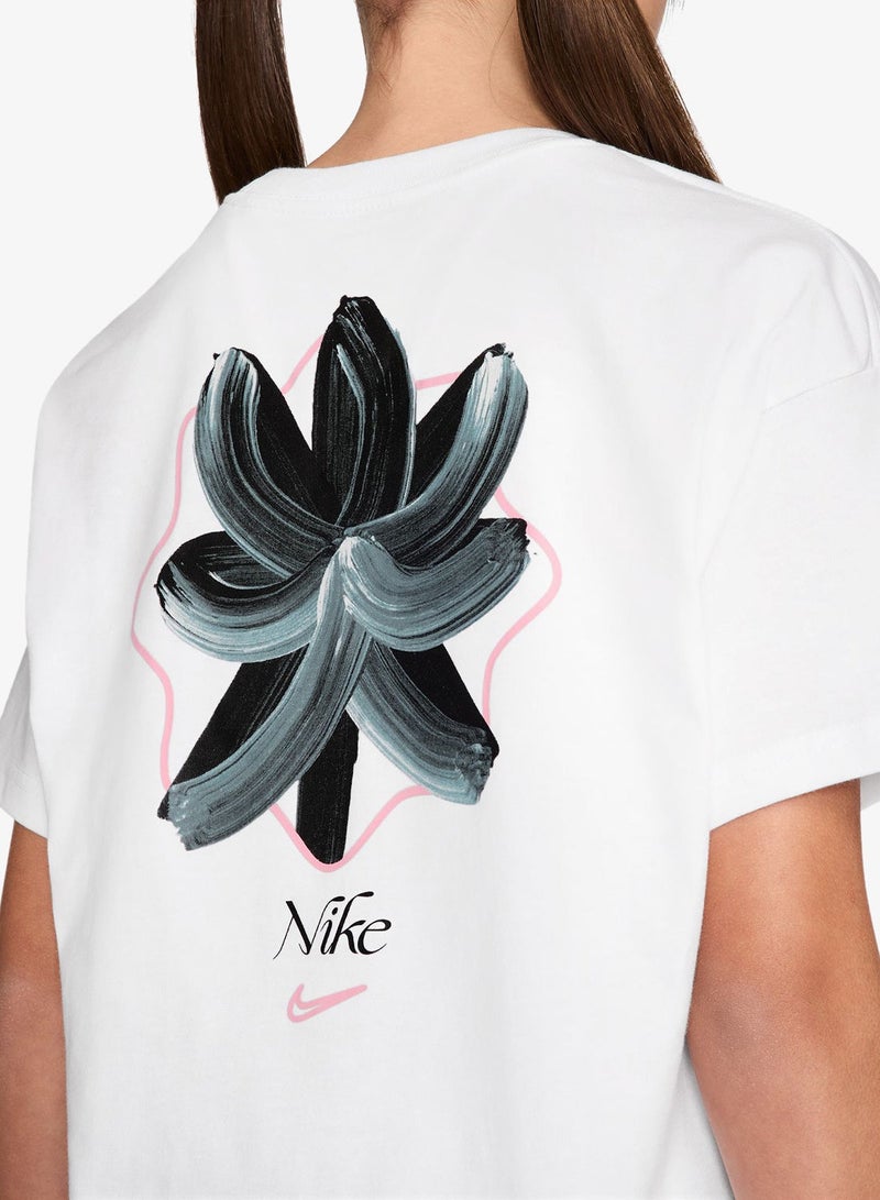 Nike Youth Nsw Boxy Flower T-Shirt - Image 3