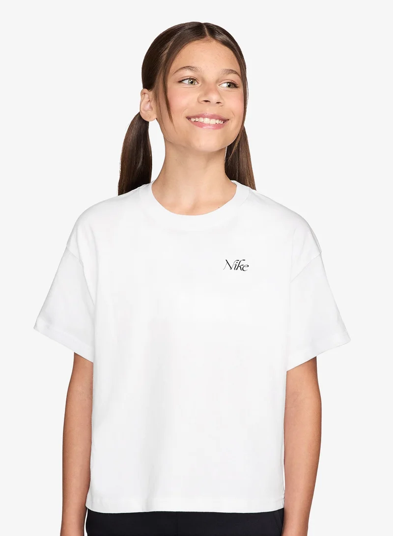 نايكي تيشيرت شبابي بطبعة زهور بقصة واسعة