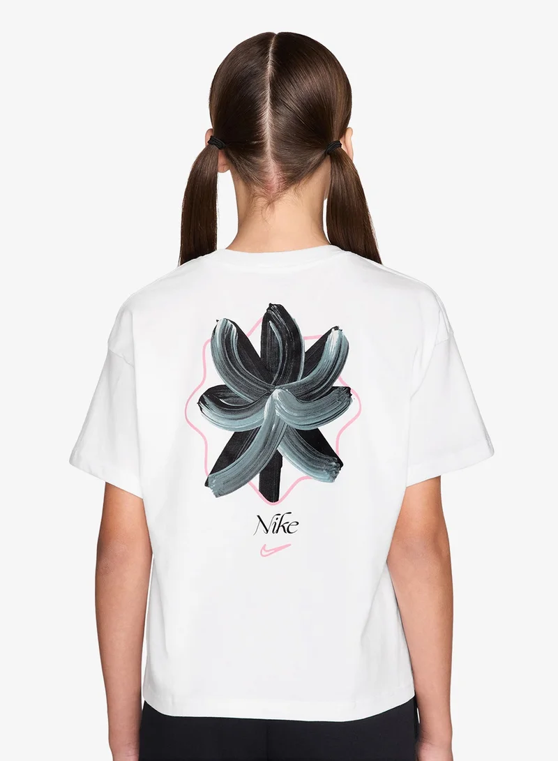نايكي تيشيرت شبابي بطبعة زهور بقصة واسعة