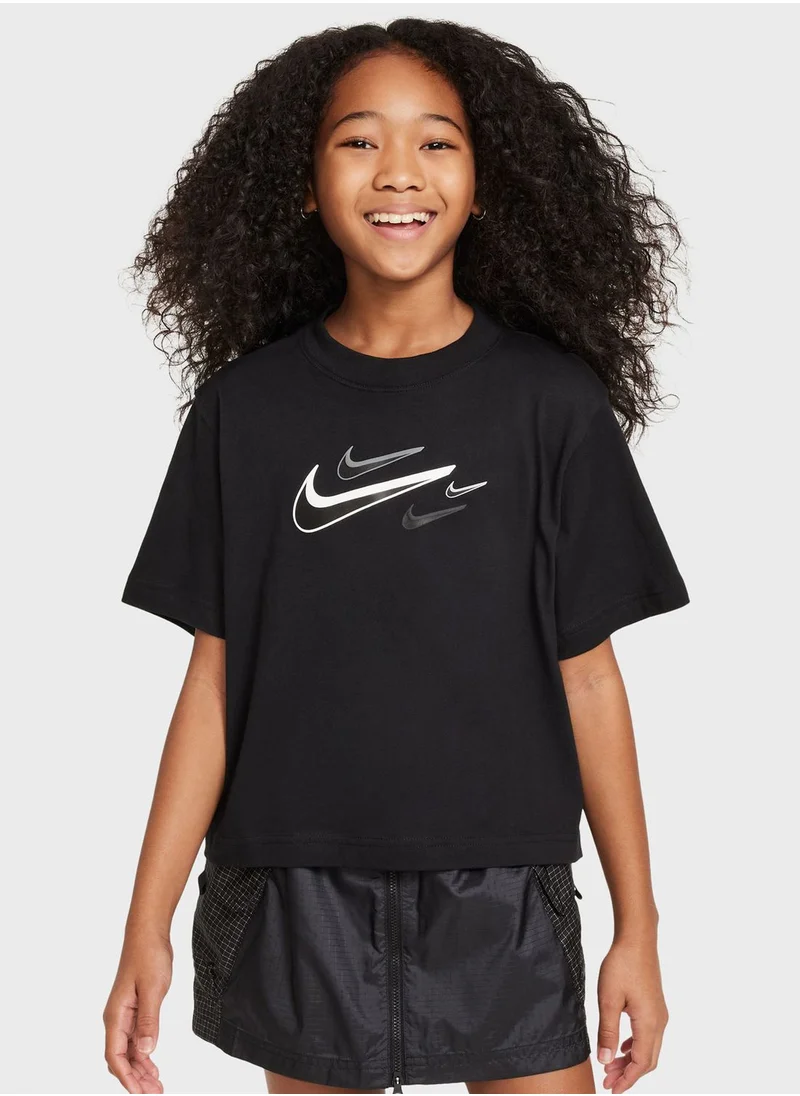 Nike Youth Nsw Boxy Swoosh Logo T-Shirt