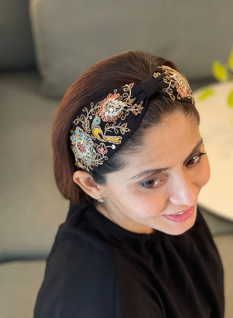 چوي_پوه طوق شعر مزين بتطريز