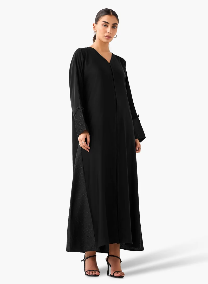هدية المدينة  عباية سوداء عصرية