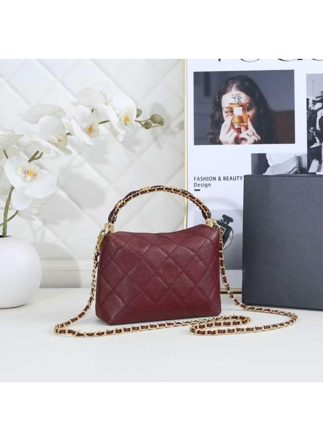 TOP Choice Elegant Quilted Gold Top Handle Crossbody Bag with Chain Strap – Calfskin Leather-Look Shoulder Handbag for Women, in size 19 cm.