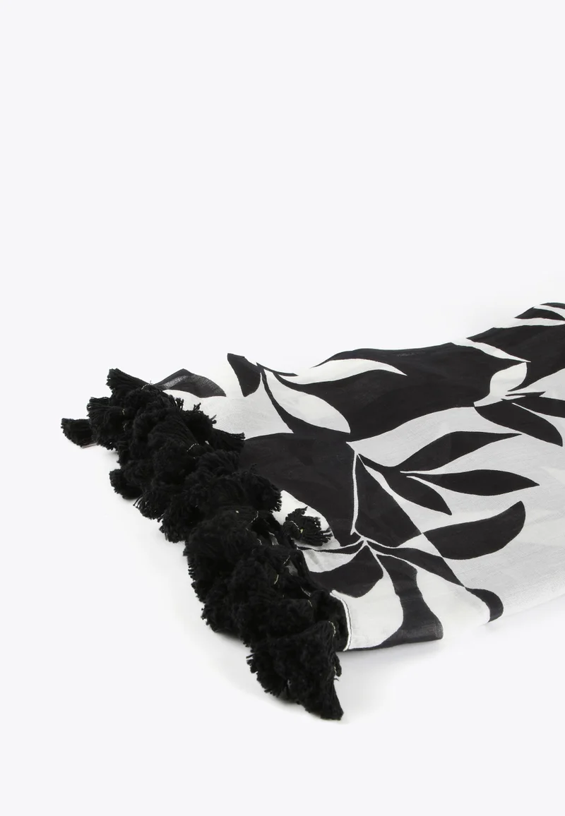 Lola Casademunt Black and white pareo