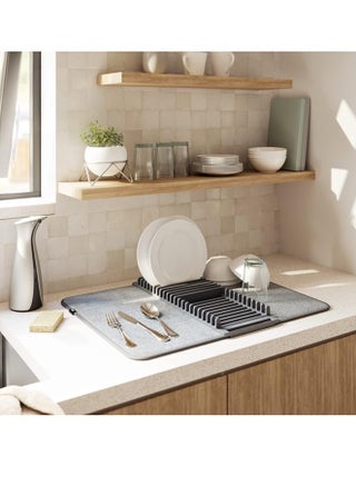 Microfiber dish drying mat and holder with dish drainer made of high-quality plastic - lightweight, space-saving design that can be folded for easy storage, standard, multi-color - pzsku/ZC116ED9D7CEE18658ED4Z/45/_/1725970414/0fb01d0c-0f53-48ec-b29e-8141f2638d8f