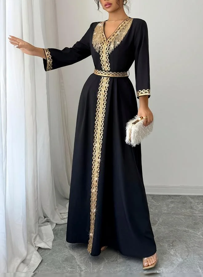 تايك تو جلابية بحافة واسعة مزينة ومع حزام