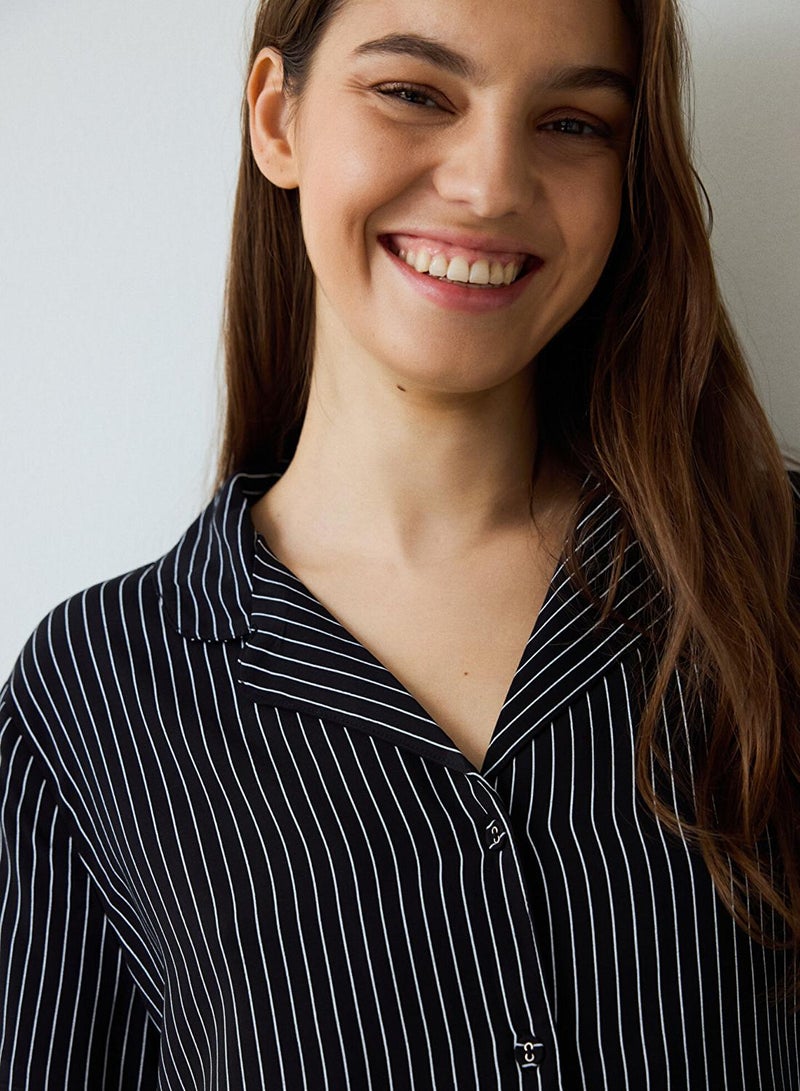 بنتي طقم بيجامة قصير الأكمام بياقة مخططة باللون الأسود - Image 2