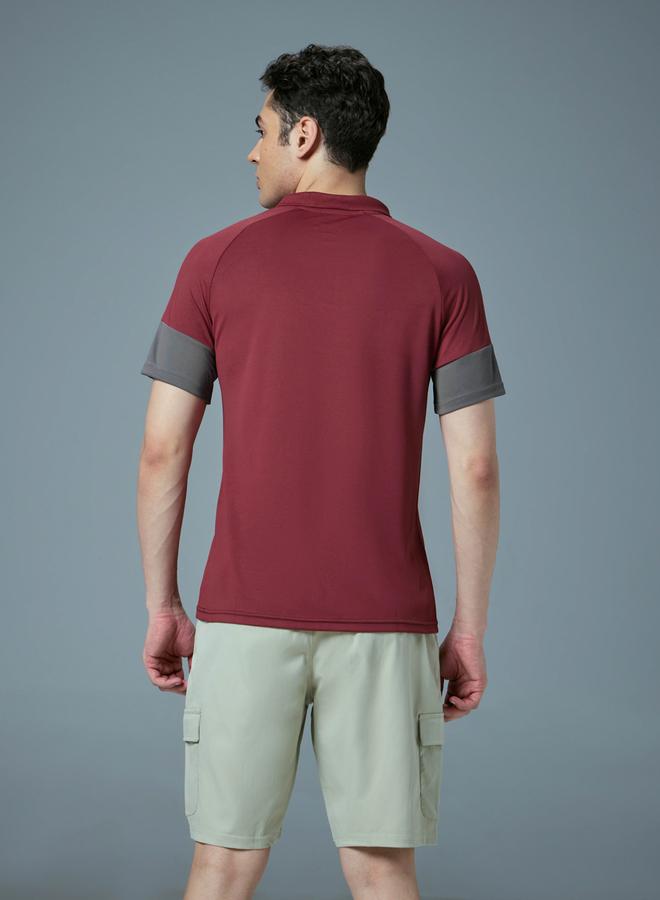 تكنوسبورت تيشيرت بولو بأكمام قصيرة بقصة ضيقة وتصميم كتل الألوان من تكنوسبورت - Image 4