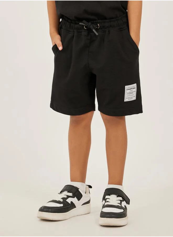 ستايلي Badge Detail Drawstring Waist Shorts with Side and Back Pockets