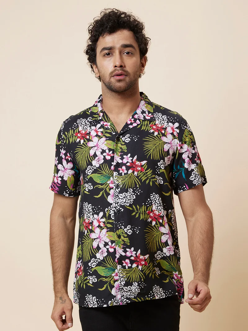 جلو باص قميص رجالي أسود مطبوع بالزهور بقصة عادية للاستخدام اليومي والمنتجعات