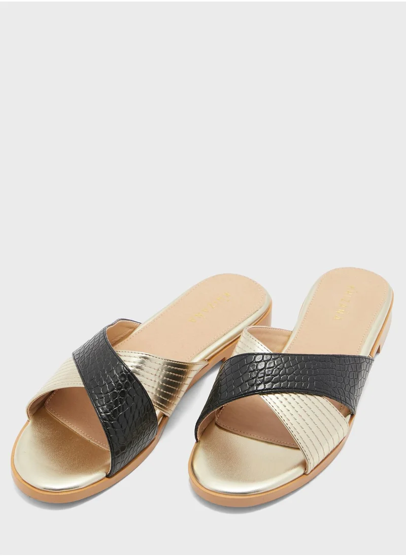 خزانة Croc Metallic Sandal