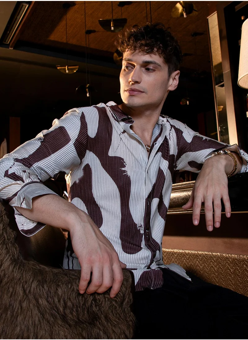 Campus Sutra Men's Chocolate Brown & Daisy White Contour-Lines Pleated Shirt