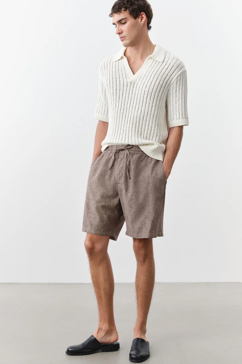 اتش اند ام شورت بقصّة عادية من مزيج الكتان