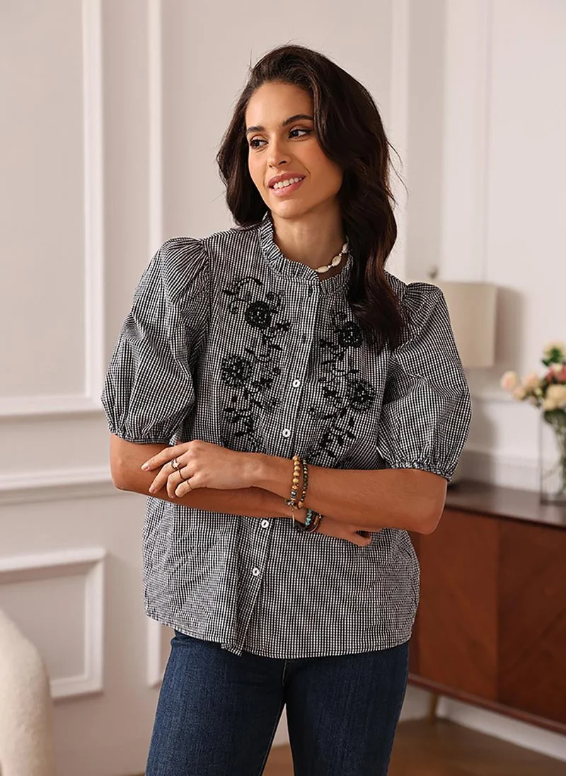 يونيكي Black & White Band Collar Puff Sleeves Relaxed Fit Shirt