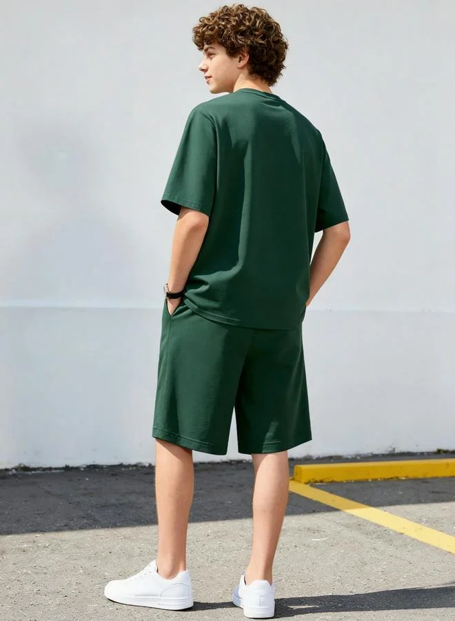 تايك تو طقم منسق من تيشيرت بياقة دائرية وشورت بنمط كتل الالوان للرجال