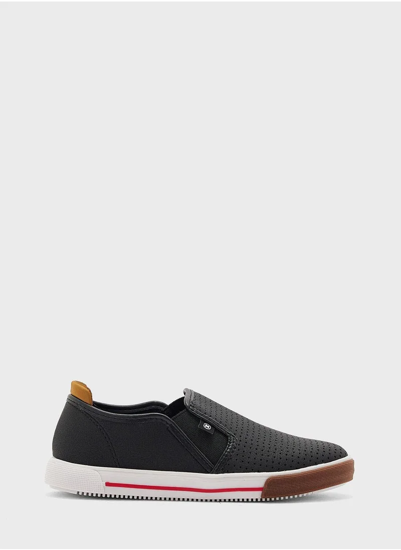 MOLEKINHO Kids Viaches Slip On Sneakers