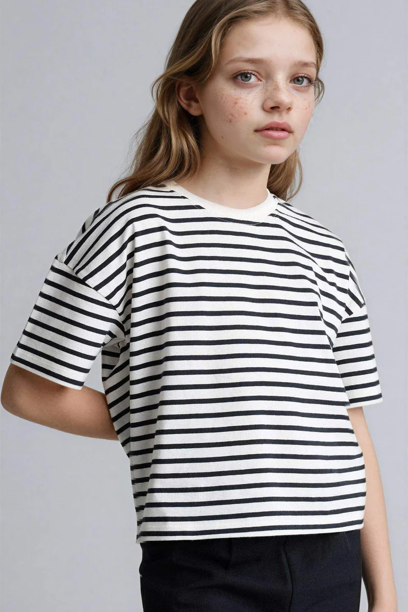 ديفاكتو Girl Relax Fit Crew Neck Striped T-Shirt