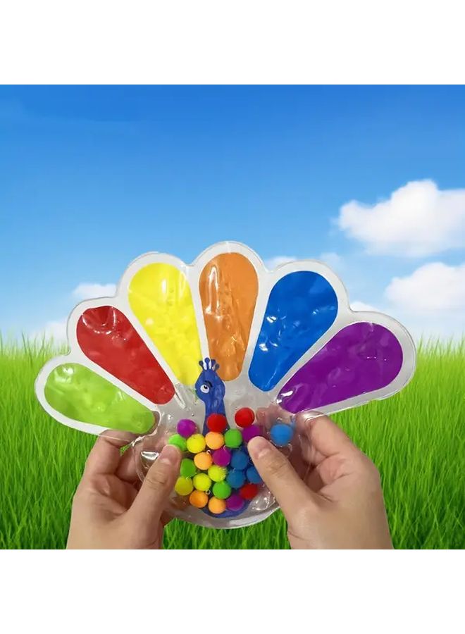 لعبة تعلم المهارات الحركية الدقيقة: خرز على شكل طاووس للفرز والترتيب، مع أنابيب مرمزة بالألوان وأوتاد - Image 1