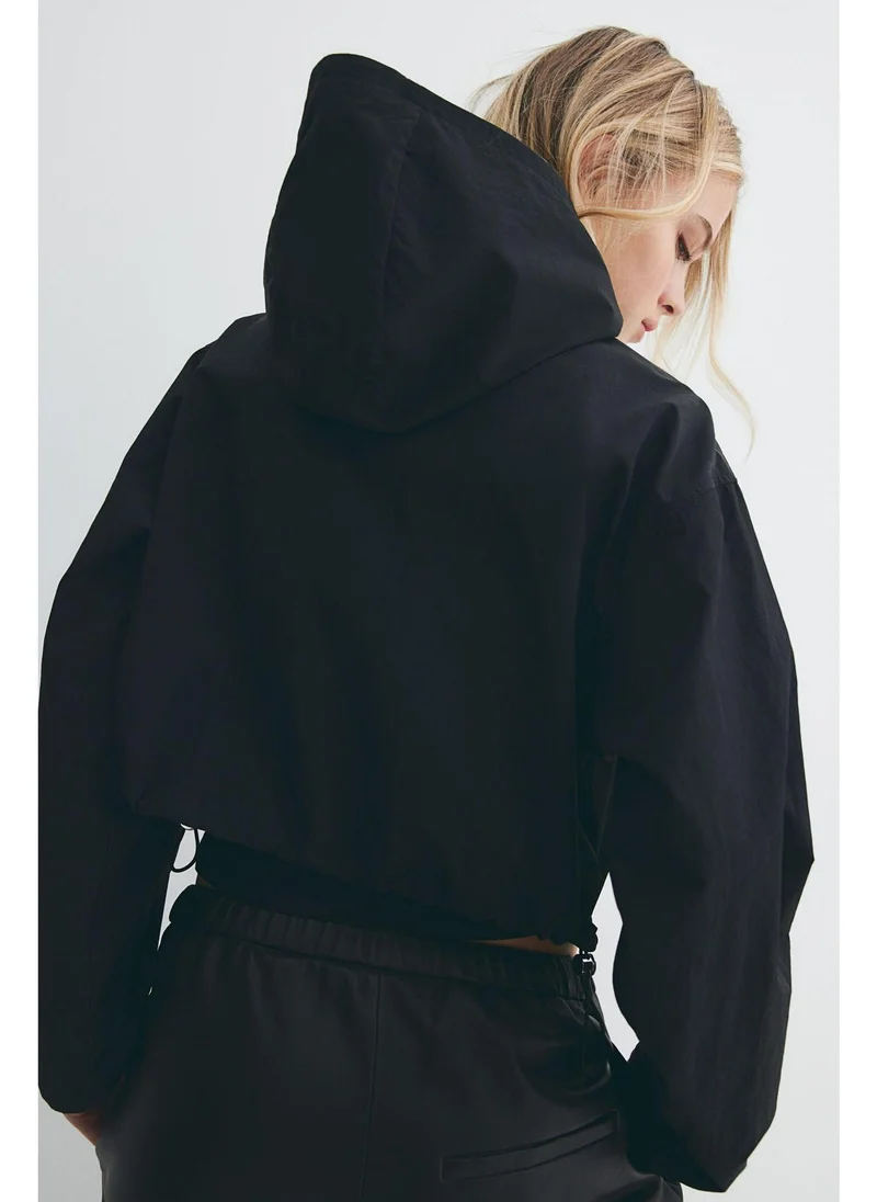 اتش اند ام Short nylon windbreaker