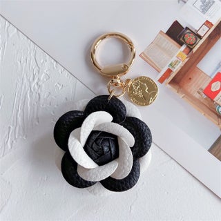 Fashion Leather Camellia Car Keychain Cute Flower Bag Charm Black and White - pzsku/ZC139E9482DB4281D56C8Z/45/1746212704/8f7547b8-8876-40ca-a1b3-ee5ec33b89f1