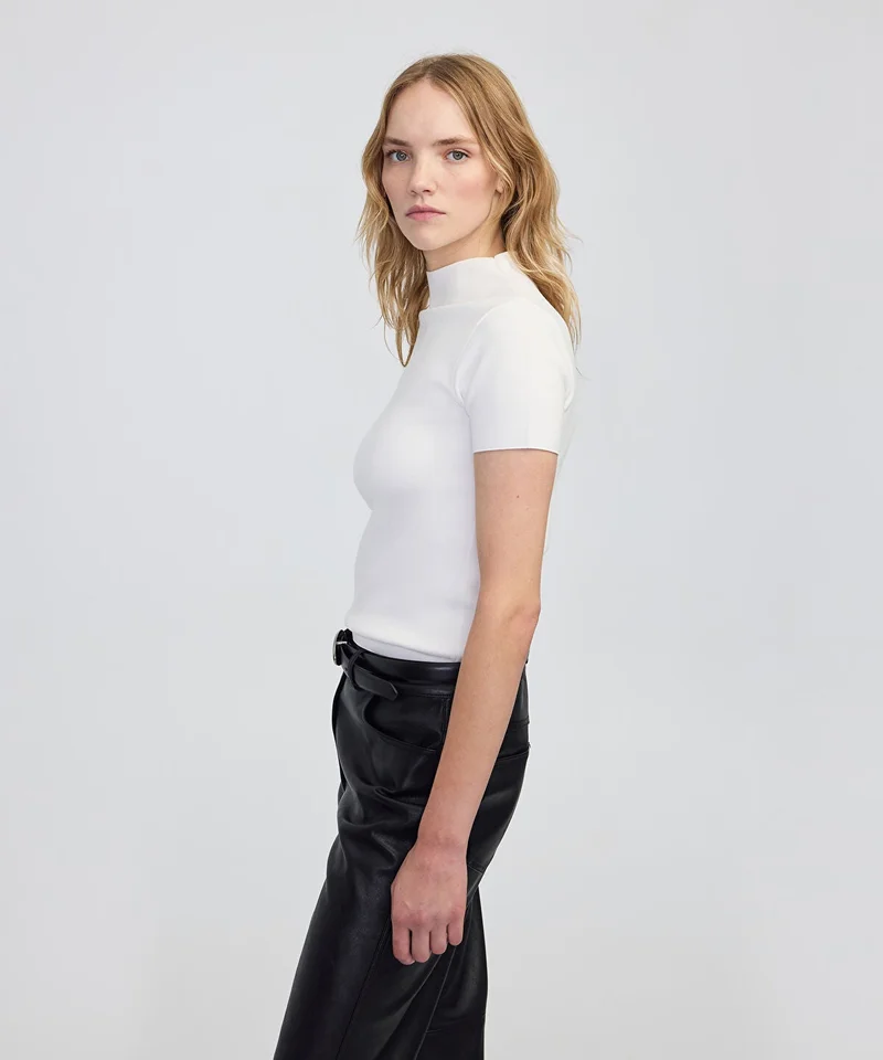 ابيكول High-Neck Knit Top