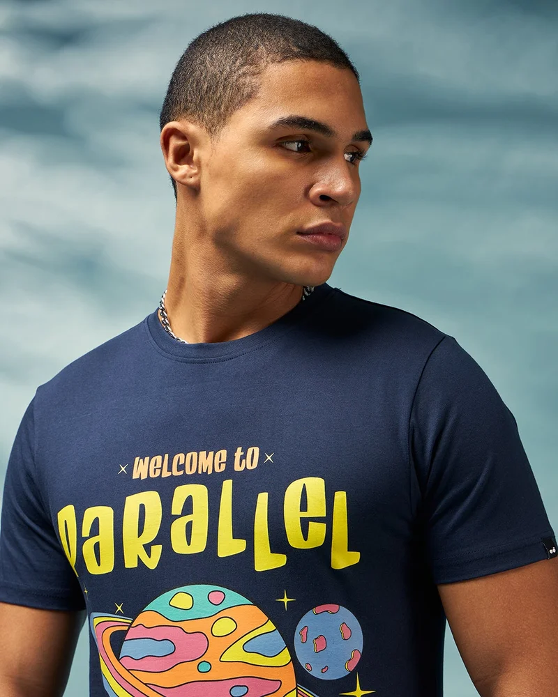 بيواكوف تيشيرت رجالي مطبوع برسومات عالم موازٍ أزرق