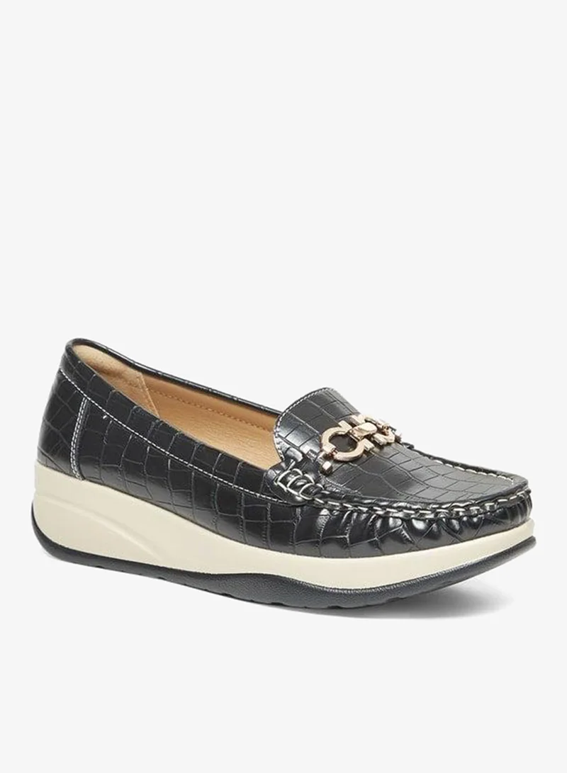 لو كونفورت لوفرز نسائي بنقشة بارزة مع تفاصيل معدنية