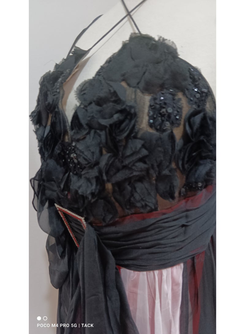 رد كاربت فستان سهرة فاخر بتصميم أنيق وعصري - Image 4