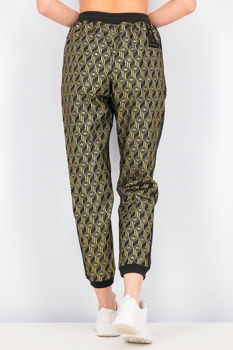 Adidas سروال رياضي نسائي متميز من SST، أسود وذهبي معدني - Image 3